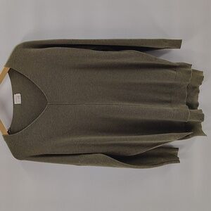 Dreamers by Debut Green Sweater Size Medium Large Drop Shoulder V Neck Relaxed